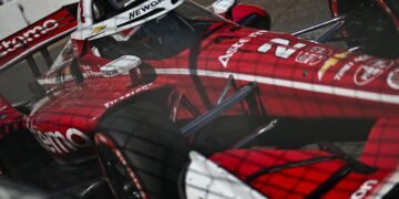 Josef Newgarden Charges from 23rd to Seventh in St. Petersburg Comeback Drive