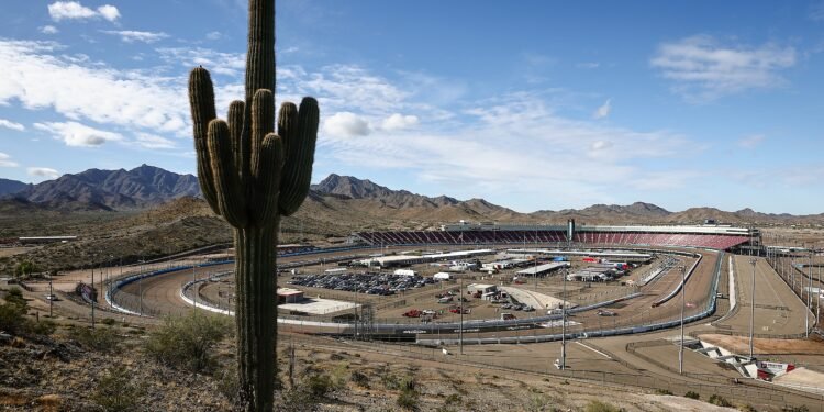 The Desert Sun Shines on IndyCar Again as the Series is Heading to Phoenix Raceway this Weekend